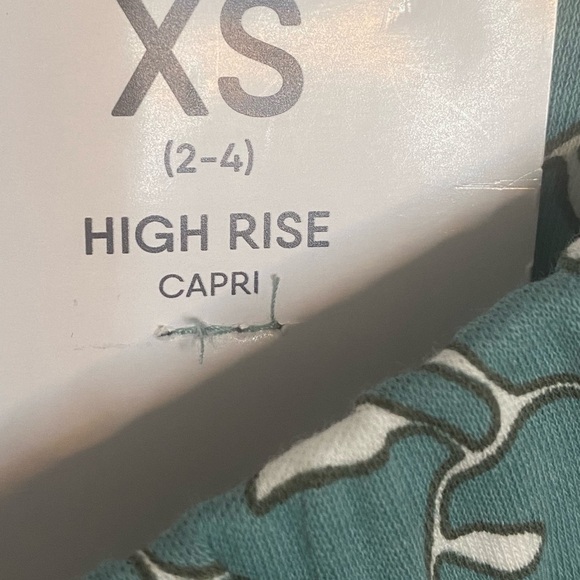 NWT Labds’ End high rise Capris in Teal Shadow Floral Leaf - Picture 2 of 6